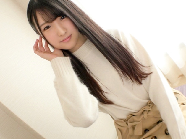 【童顔＆ビッチ】雰囲気幼い顔のちっぱい大学生はめちゃ美脚美尻っ！セックス自体はかなりオトナ…！
