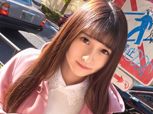 【華奢な美少女の初体験】 スレンダーなカラダに生ハメ挿入! 貧乳美少女が初めての快感にイキまくり♡ 感度抜群の無毛マ○コを突きまくる!