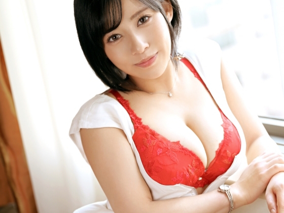 【巨乳】ダイナマイトボディのお姉さんがチ○ポを貪りまくる！ビンビンに勃起した肉棒でオマ○コを激突きされ、巨乳を揺らしながら感じまくる！エロい体で男を骨抜きにするお姉さんのフェラ＆セックスがヤバすぎる！♡