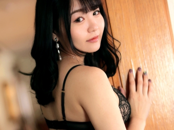 【巨乳美女のランジェリーエッチ】 グラマラスボディがエロすぎ！ 勃起チ○ポでマ○コを激しく突いて、美乳を揺らす♡ セクシーな下着プレイ満載！