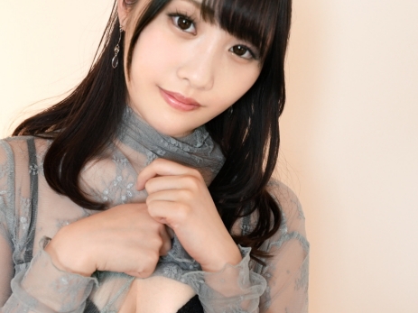 【カメラの前で大胆に！】真面目そうな美少女がまさかのエロモード全開！キュートな顔して、おマンコ刺激されまくって愛液大噴射！恥ずかしがり屋なのに、カメラの前で本能むき出しのセックスに夢中になっちゃう！！