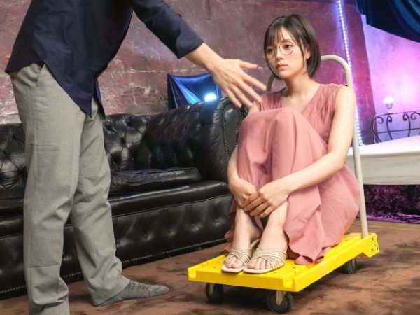 【未来型風俗体験】セクシーAIロボの究極ボディに悶絶！『ご主人様、気持ちよくしてあげる…』じゅるじゅるフェラでご奉仕→本番解禁！高速ピストンで人工オマンコがキュンキュン反応！ロボットなのにエロすぎる！♡