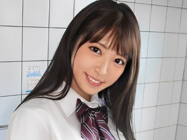 【制服美少女の秘密】『感じちゃう…』ちっぱいロリっ娘が制服姿で大胆プレイ！アソコのキツさと敏感さは大人以上♡背徳感MAXの興奮動画で、制服から溢れるエッチな魅力にメロメロ！！
