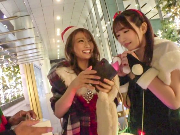 【ギャルキャバ嬢の性夜】『サンタさん、私にエッチなプレゼントちょうだい♡』イケイケ現役ギャルがクリスマスの夜にナンパされ、サンタコスで朝までハメまくり!絶倫痴女が男を翻弄するエロすぎる夜!!