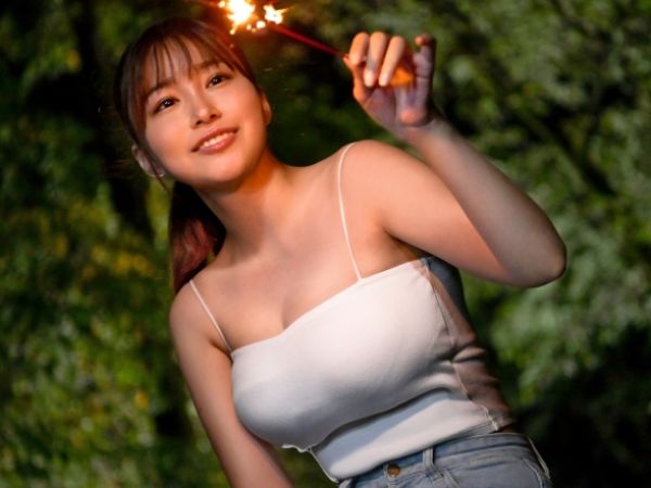 【田舎の爆乳彼女と濃厚同棲】『田舎暮らし、一緒に楽しもうよ♡』風俗嬢の彼女と過ごす、汗と情熱の夏！爆乳を揺らして、狭いワンルームで毎日ラブラブエッチ！田舎の静けさに響く、二人の熱い喘ぎ声がたまらない！