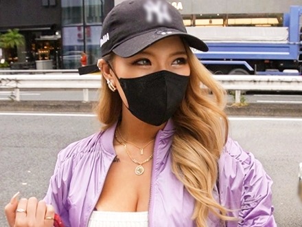 【ギャルJDの危険なバイト】『デカすぎるよ…』ビッチ系女子大生が巨根に翻弄され、手マンで大洪水！マングリ体勢で激ピストンされ、痙攣絶頂！！♡