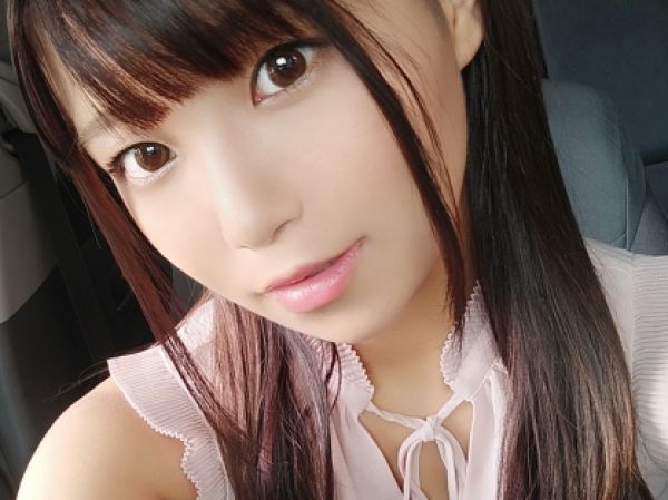 【車内乱交】地下駐車場に響く喘ぎ声！淫乱痴女が男を誘い、車内で濃厚セックス！互いの体を貪り合い、車内が熱気に包まれる！肉欲のままに腰を振り、最後は奥深くで熱いものをぶちまけられる！