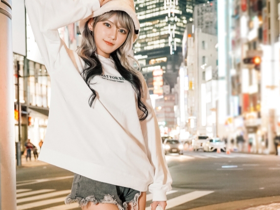 【エロギャルとヤリまくり】バチクソかわいいギャルと濃厚セックス!無毛のツルツルおま○こを激ピストンで責めまくり、奥まで突き上げて快感爆発!♡