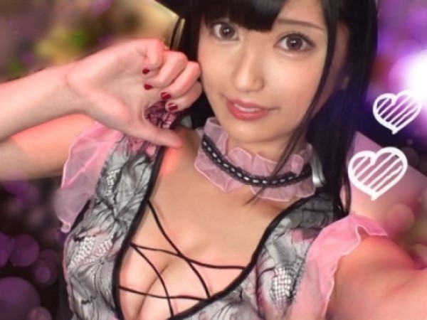 【メイドカフェの裏事情】スレンダー美少女がコスプレで大胆に変身！生チンを貪る底なしの性欲で、卑猥なプレイに没頭！！コンカフェ店員の意外なエロさに驚愕！♡