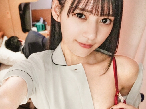 【清楚系ナースの裏の顔】『ここじゃダメ…』真面目そうなナースが、実はスケベな本性丸出し！手術室で患者を誘惑し、白衣の下の敏感ボディを露わに…ギンギンの肉棒に跨り、淫らに腰を振る！