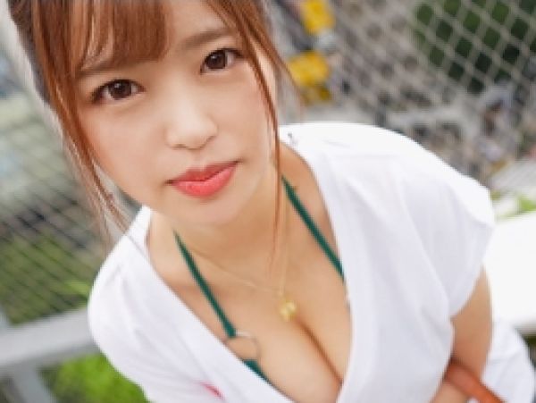 【敏感巨乳美女の即イキSEX】「ダメ…すぐイッちゃう…」生チン挿入で即絶頂！公共トイレでフェラ、ホテルではパイズリ＆騎乗位で攻める！！巨乳揺らして感じまくる姿がエロすぎる♡
