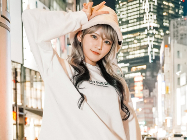 【ギャルコスで誘惑】『こんなに興奮してるの？』自由奔放なギャルがコスプレで男を翻弄！激しい腰振り騎乗位でフル勃起チ●ポを責めまくり♡ 中出しNGなのに我慢できなくなるほどのエロさ！