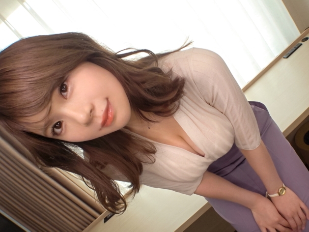 【色白巨乳美女の極上パイズリ】『気持ちいい？』ぷるぷるの巨乳で肉棒を優しく挟み込み、敏感なマンコは激ピストンでイキまくり！巨乳とセックスの最高コラボ♡