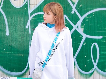 【19歳ギャルのAVデビュー】初々しいギャルがカメラの前でセックスに挑戦！口内射精された精液の味に驚き＆感想を赤裸々告白♡ ギャル初体験のドキドキSEX！