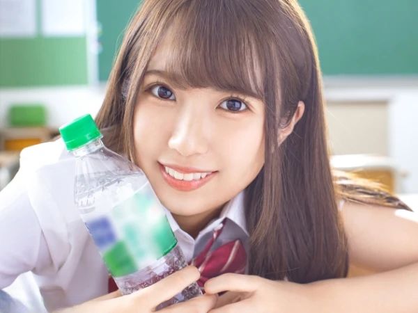 【幼馴染との甘酸っぱい再会】『久しぶり…でも、こんなのダメだよ…』数年ぶりの放課後、誰もいない教室でイチャイチャ着衣セックス！フェラから始まる甘い時間…昔の気持ちが再燃しちゃう！♡