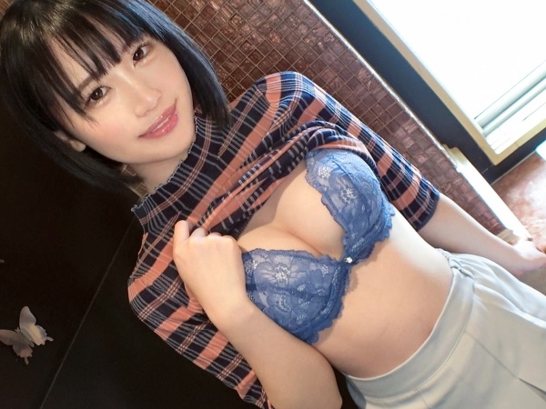 【ウブな美少女】超キツマン女子が愛液ダダ漏れ！指一本でもキツキツなのに、激カワ美少女が濡れまくる大洪水SEX♡